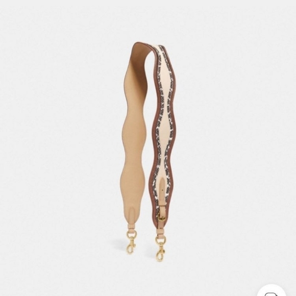 🔥🔥🔥Coach novelty strap snakeskin with yellow gold - Picture 2 of 6